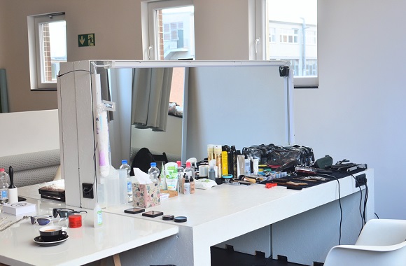 6 benefits of using a vanity mirror