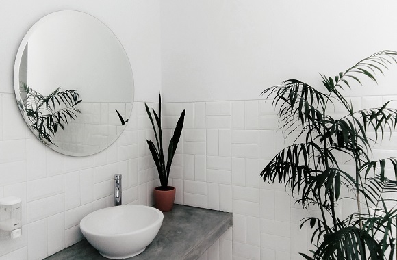 Types and characteristics of cosmetic mirrors