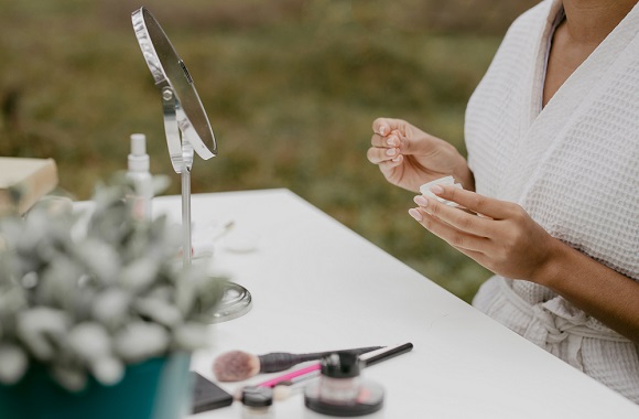 Why choose to use a bathroom vanity mirror