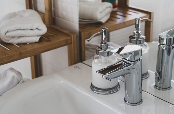 How to fix a loose bathrom tap easily?