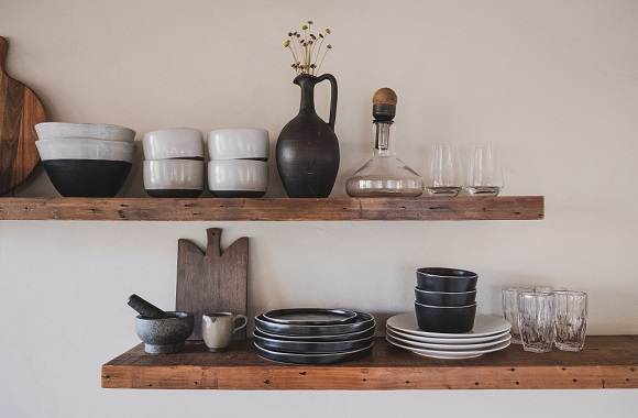 The right mix of kitchen shelves tips 