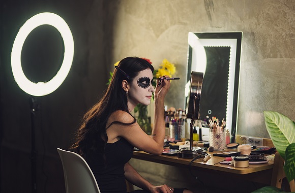 4 benefits of an illuminated make-up mirror for a perfect look
